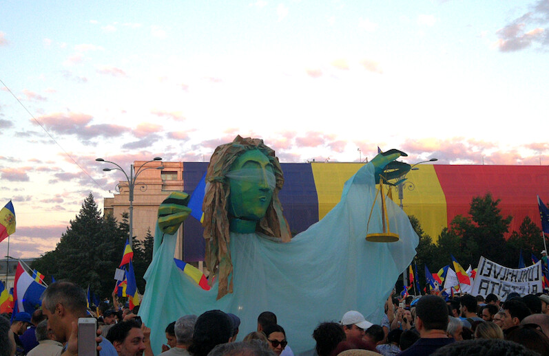 Protest against corruption in Bucharest, August 2018. CREDIT: <a href="https://commons.wikimedia.org/wiki/File:10_August_-Protest_against_corruption_-_Bucharest_2018_-_Victory_Square_6.png">Babu (CC)</a>