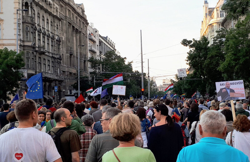 Anti-government protesters rallying through Bajcsy-Zsilinszky út, Budapest. CREDIT: <A href=https://commons.wikimedia.org/wiki/File:Demonstration_20170521_193130_Bajcsy.jpg>Wikimedia (CC)</a>