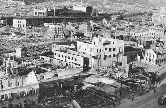 Kobe, Japan after the 1945 air raid. CREDIT: <a href="https://commons.wikimedia.org/wiki/File:Kobe_after_the_1945_air_raid.JPG" target="_blank">wikimedia</a>