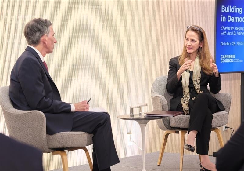 Joel Rosenthal and Avril Haines. CREDIT: Bryan Goldberg Photography.