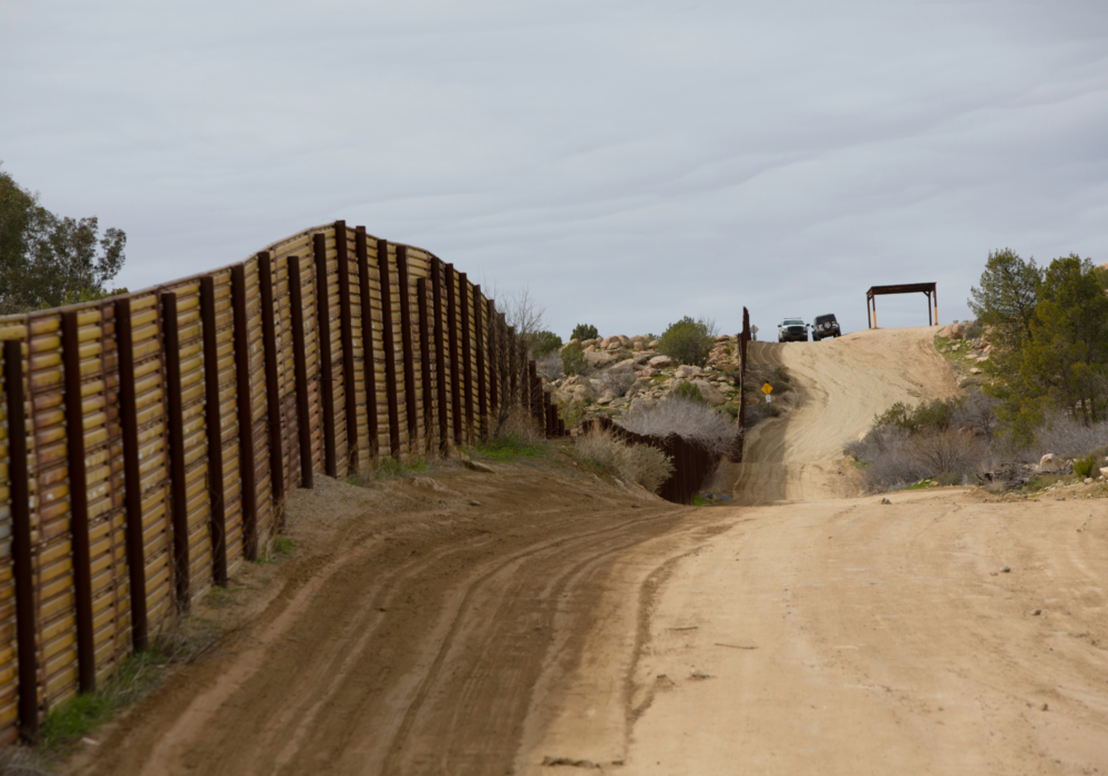 Muro fronterizo entre California y México.