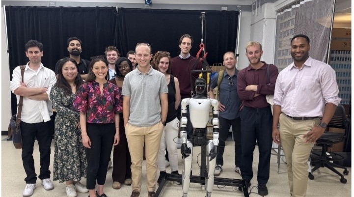 Carnegie Ethics Fellows tour the Autonomous Systems Lab at Stanford University CREDIT: Kathleen Egan.