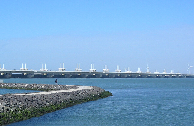 Eastern Scheldt storm surge barrier, The Netherlands. CREDIT: <a href="http://en.wikipedia.org/wiki/File:Oosterscheldekering,_Netherlands.JPG">Donar Reiskoffer</a> <a href="http://creativecommons.org/licenses/by-sa/3.0/deed.en">(CC)</a>