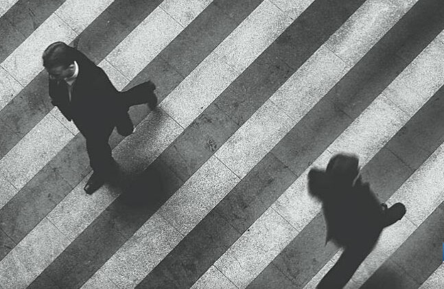 image of book cover - La política de la felicidad: Lo que el Gobierno puede aprender de la nueva investigación sobre el bienestar